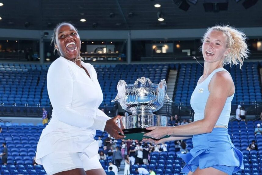 Taylor Townsend e Katerina Siniakova - Australian Open 2025 (Photo by Martin KEEP / AFP)